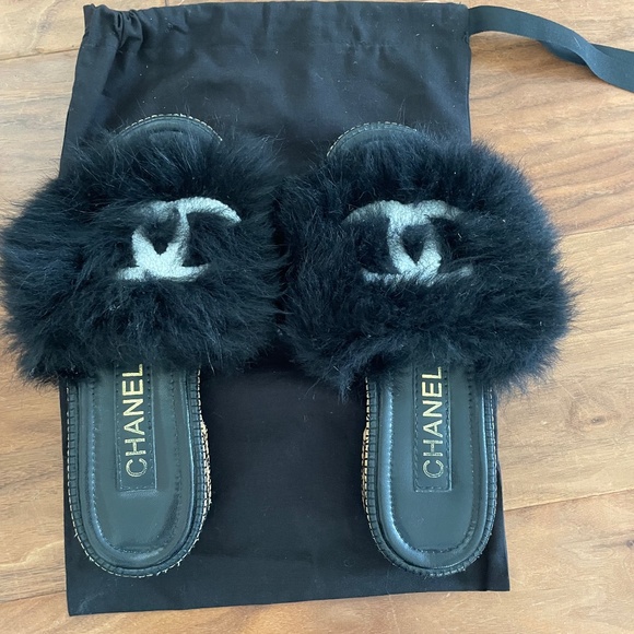 Chanel 2022 Interlocking CC Logo Black Shearling Fur Faux Sandals 36C - Picture 2 of 10
